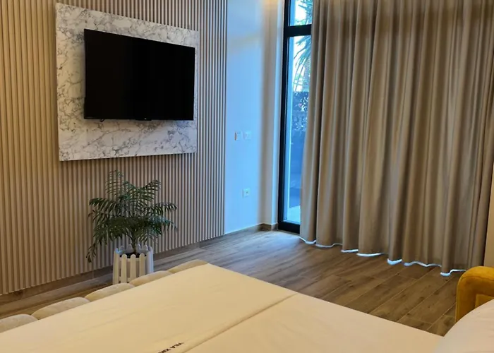 ゲストハウス Xika Sarandë